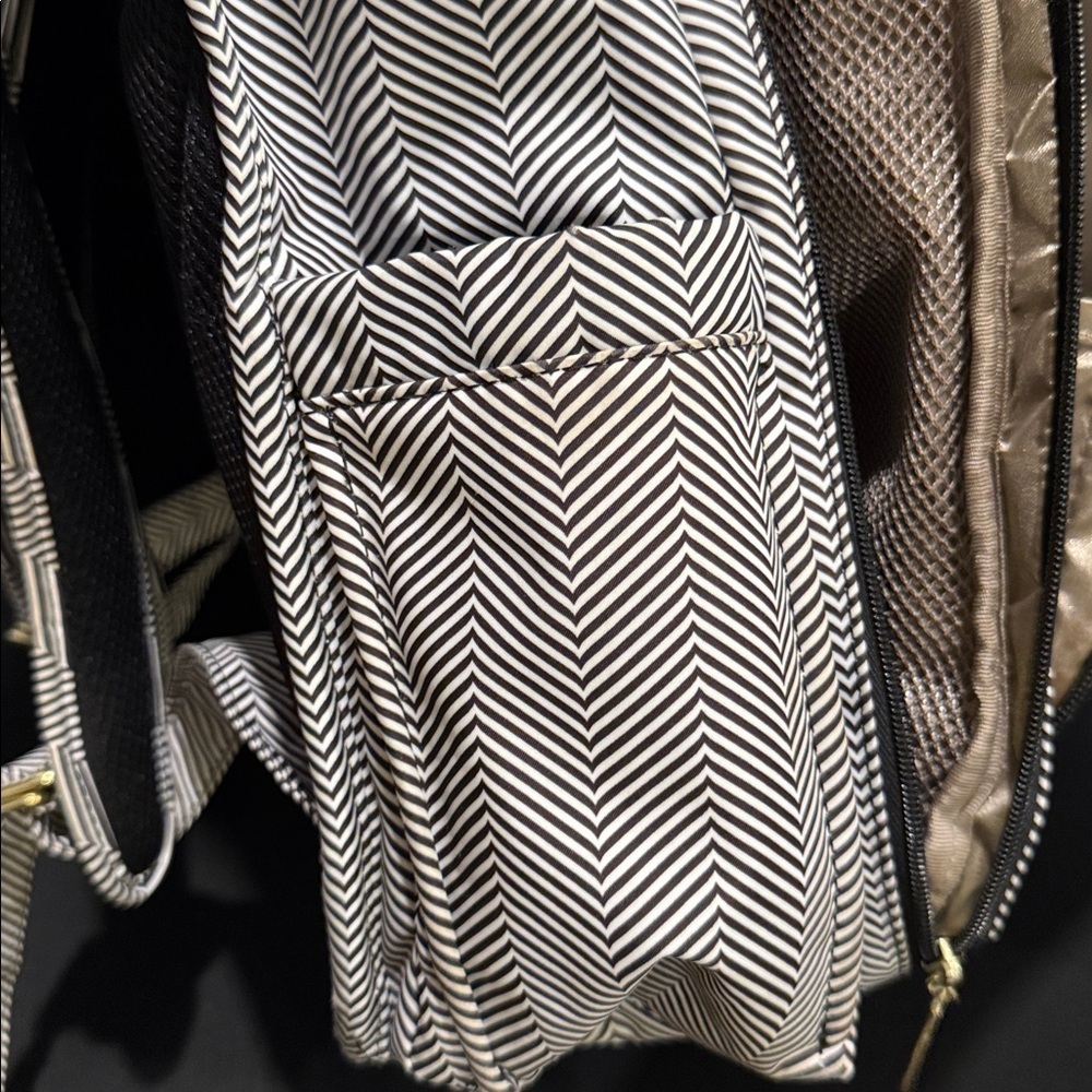 JuJuBe Be Right Back backpack diaper bag in Queen of the Nile chevron pattern - Picture 7 of 14